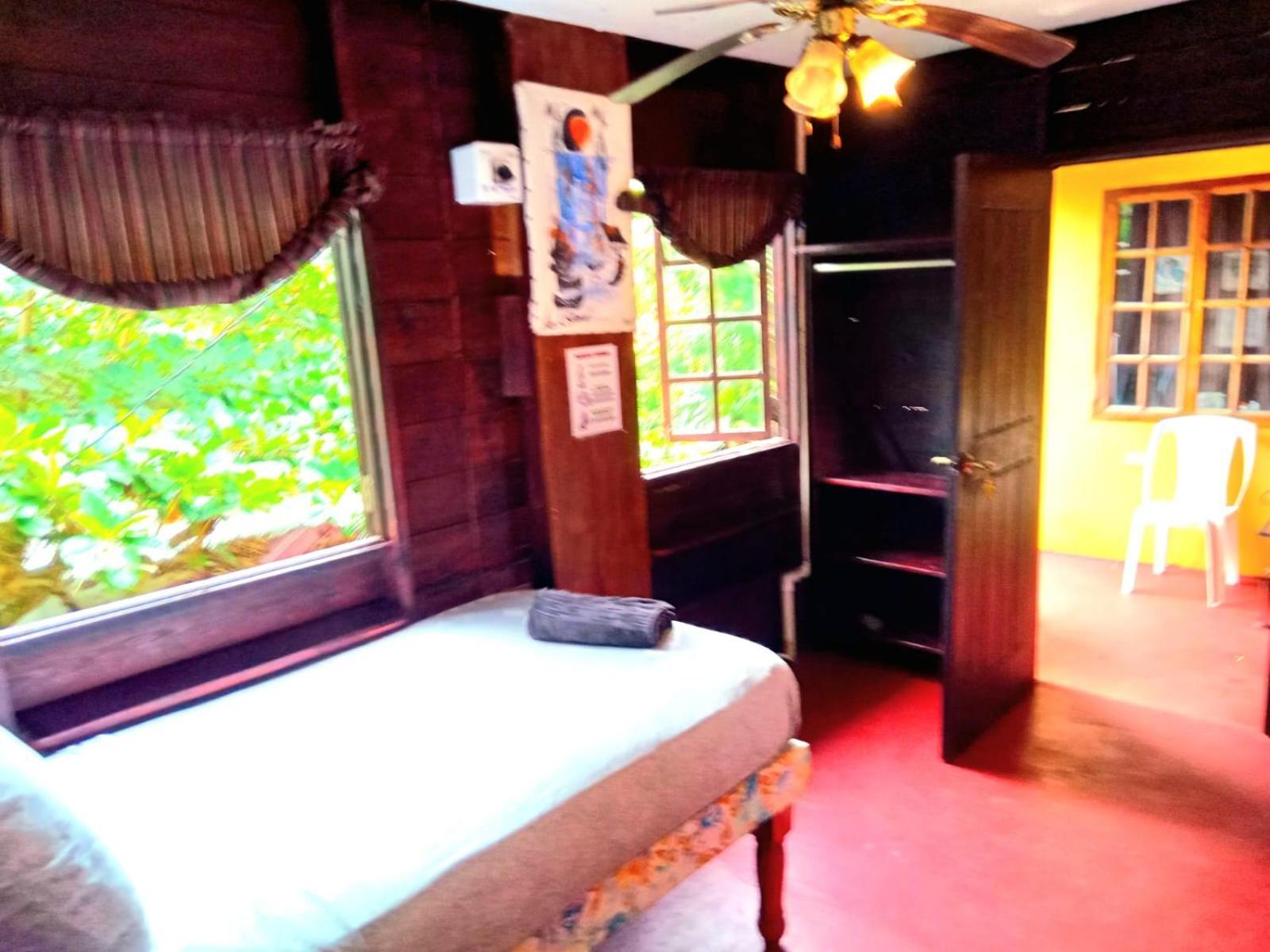 La Familia Guest House And Natural Farm ポート・アントニオ エクステリア 写真