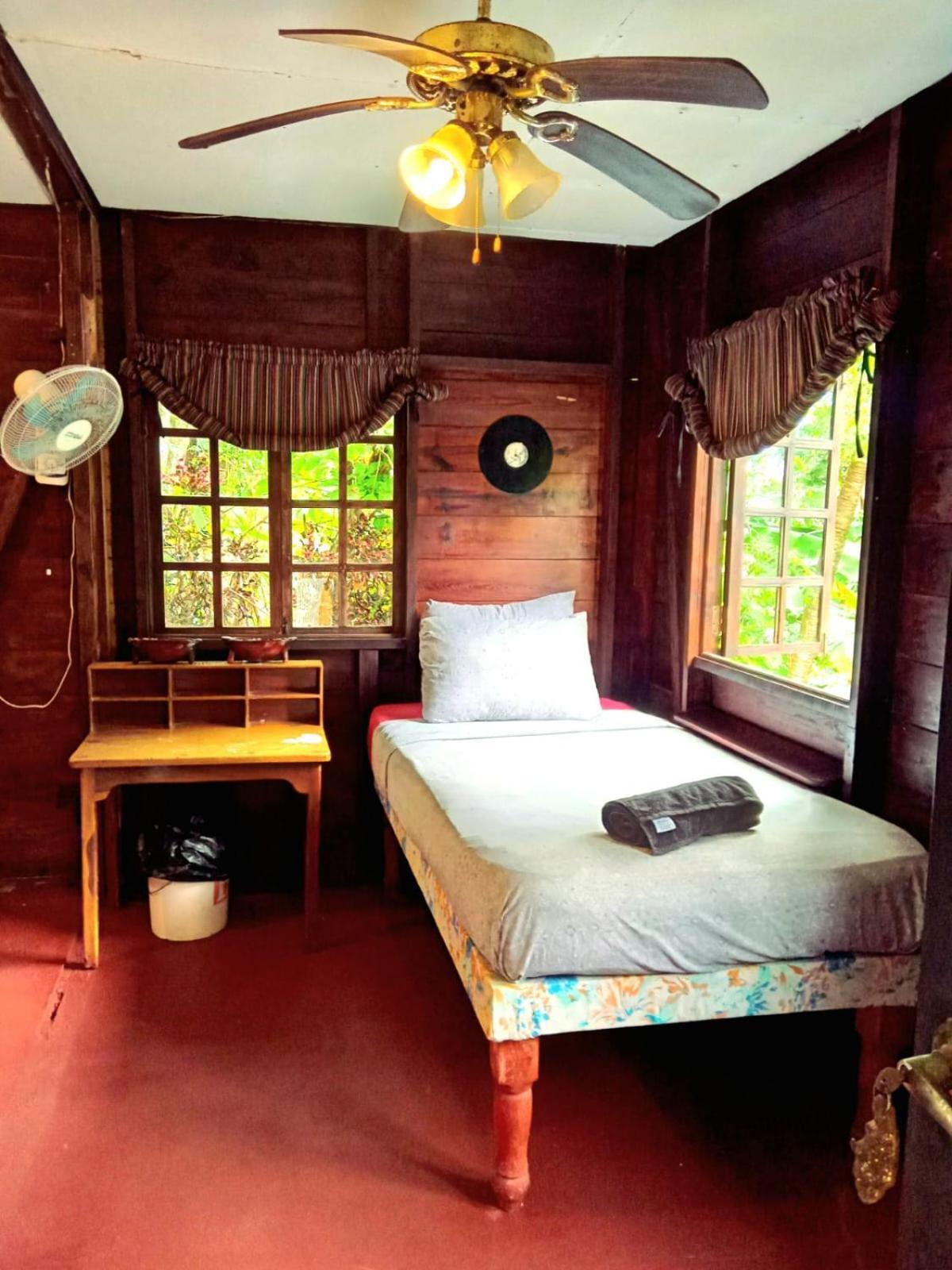 La Familia Guest House And Natural Farm ポート・アントニオ エクステリア 写真
