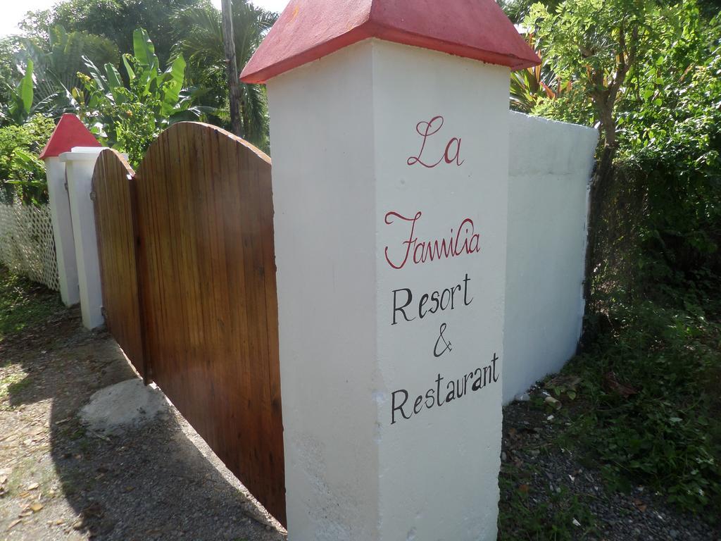 La Familia Guest House And Natural Farm ポート・アントニオ エクステリア 写真